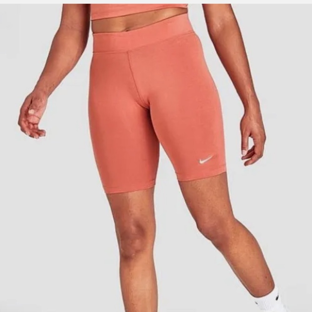 Nike Sportswear Essential
Women's Mid-Rise 10" Biker Shorts
Madder Root XS